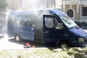 У Харкові проукраїнські активісти заявляють про блокування "тітушок" в офісі Добкіна