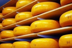 До "ЛНР" намагалися незаконно переправити тонну сиру на майже 1 млн грн - ДФС