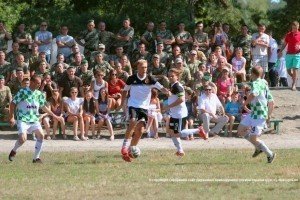 На Львівщині зірки шоу-бізнесу зіграли у футбол з демобілізованими прикордонниками (фото)
