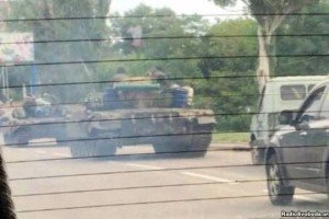 Збройні формування РФ готуються до "виборів" – стягують у Донецьк танки та важку артилерію