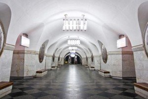 У Києві на станції метро "Вокзальна" затримали чоловіка з вибухонебезпечними предметами