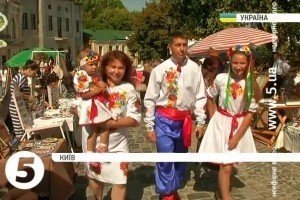 У столиці до Дня Незалежності відбулася хода у вишиванках