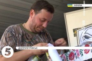 Боєць, який повернувся із зони АТО, знайшов душевну рівновагу завдяки вишиванню бісером