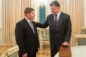 Президент нагородив Мамчура іменною зброєю