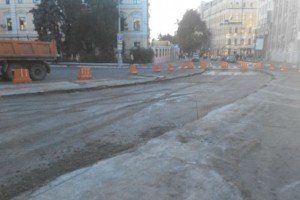 На Контрактовій площі в Києві демонтували трамвайні рейки