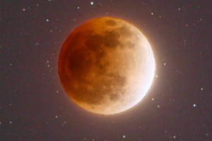 У ніч проти понеділка можна буде спостерігати "Кривавий місяць"