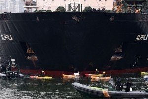 Активісти з Greenpeace перекрили російському кораблю в'їзд до порту Фінляндії