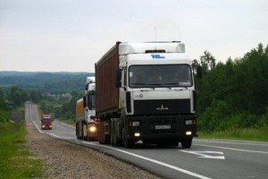 В Україні набув чинності закон про штрафи за руйнування доріг фурами – скільки платитимуть порушники