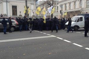 Активісти перекрили вулицю біля Кабміну, вимагають зменшення комунальних тарифів