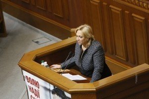 В Раді побились депутати – Тетерук вдарив Кужель пляшкою по голові