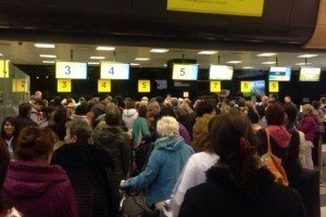 В аеропорту "Внуково" застрягли близько тисячі туристів через скасування рейсів до Єгипту - туроператори не виходять на зв'язок