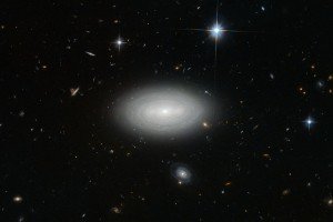 Телескоп Hubble сфотографував найсамотнішу галактику