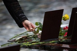Сьогодні Україна вшановує Героїв Небесної Сотні