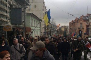 Опубліковане відео штурму офісу Ахметова активістами та бійцями батальйону "ОУН"