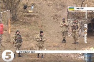 Смажена картопля і постійні обстріли - життя українських бійців біля Чермалика