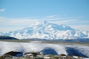 На Эльбрусе во время восхождения погибли 5 российских альпинистов – на горе бушует непогода
