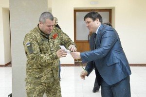 У Миколаєві до Дня Збройних Сил України військовослужбовцям вручили ключі від квартир
