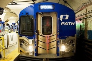 У США поїзд з 200 пасажирами зіткнувся з автобусом і зійшов з рейок
