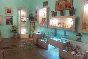 Поліція розшукує зловмисників, які пограбували музей бурштину в Рівному  