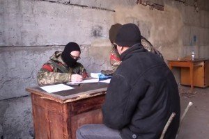 На Луганщині під час спецоперації затримали трьох бойовиків та виявили схованку з боєприпасами