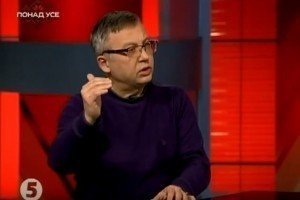 Експерт назвав межу, до якої може впасти гривня 
