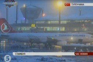 У Стамбулі через негоду скасували близько півтисячі авіарейсів