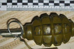 У Києві поліція затримала нетверезого чоловіка з гранатою