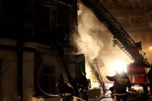 Рятувальники оприлюднили відео нічної пожежі в середмісті Києва 