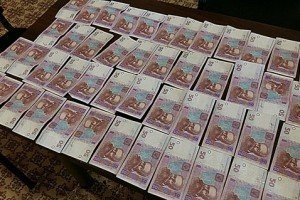 На Луганщині поліція затримала викладачку вишу на хабарі