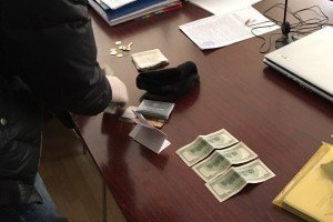 Детективи НАБУ піймали харківського суддю на вимаганні хабара