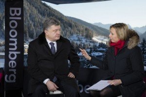 Порошенко: Падіння курсу російського рубля - це "ціна, яку платить агресор за безвідповідальні дії"