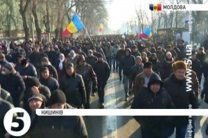 Попри мітинги прем'єр Молдови відмовився іти у відставку