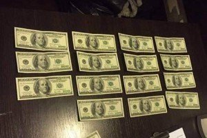 Заступника начальника митного посту "Запоріжжя-Аеропорт" схопили на хабарі