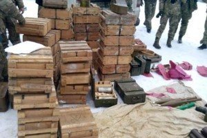 СБУ поблизу Курахового виявила величезний схрон з боєприпасами (фото)