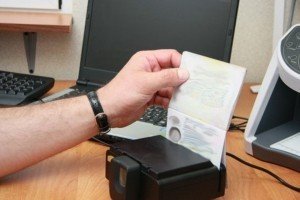 На Харківщині прикордонники затримали двох підозрюваних у викраденні зброї у військового