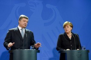 Російські військові і бойовики збільшили кількість обстрілів позицій українських військових на Донеччині - Порошенко
