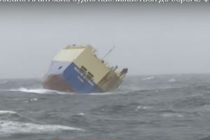 Некерований гігантський корабель з 300 тоннами пального відбуксирували від берега Франції
