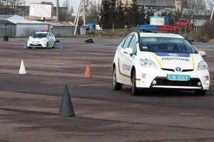 Гонщики з Києва навчали закарпатських поліцейських екстремальній їзді 