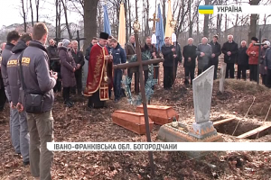 Останки двох невідомих вояків Першої світової війни перепоховали на Прикарпатті