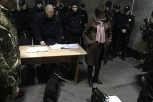 СБУ викрила патрульну Нацполіції, яка продавала наркотики