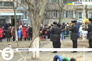 У Миколаєві попрощалися із полеглим у битві за Дебальцеве героєм Олександром Кравченком