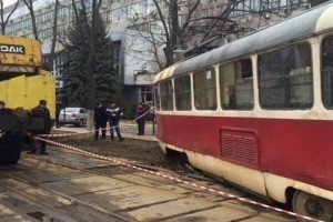 У Харкові зіткнулися дві "шістки": трамвай на ходу злетів з рейок та протаранив інший