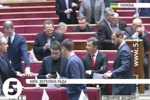 Парламентська коаліція офіційно розпалася 