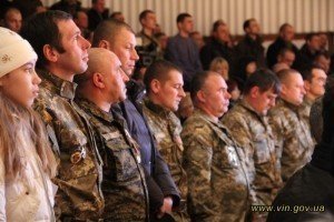 20 нагрудних знаків та подяк за торішню оборону Дебальцевого отримали родини загиблих військових у Вінниці
