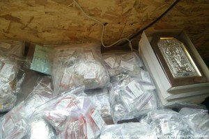 На Донбасі через лінію розмежування намагалися провезти велику кількість коштовностей
