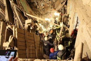 Під завалами будинку у Києві досі залишаються 2-3 людини, кількість жертв може зрости