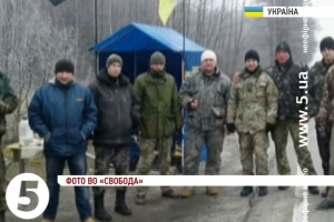 У Чернівецькій області активісти "Свободи" зупинили 14 російських вантажівок