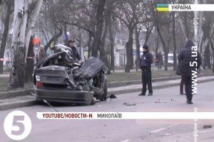 У Миколаєві BMW врізався у мікроавтобус, є загиблі