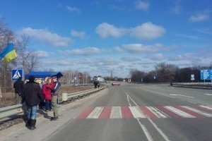 Блокаду російських вантажівок розпочали на Сумщині
