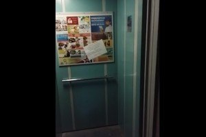 На Троєщині з висоти третього поверху впав ліфт, постраждав чоловік